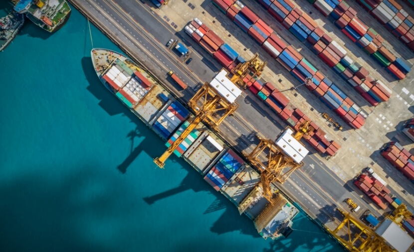 Greve em portos à vista, Casa Branca trabalha para fechar "de minimis" para a China