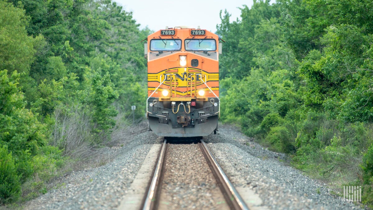 Unions warn regulators cost cuts at BNSF are risky