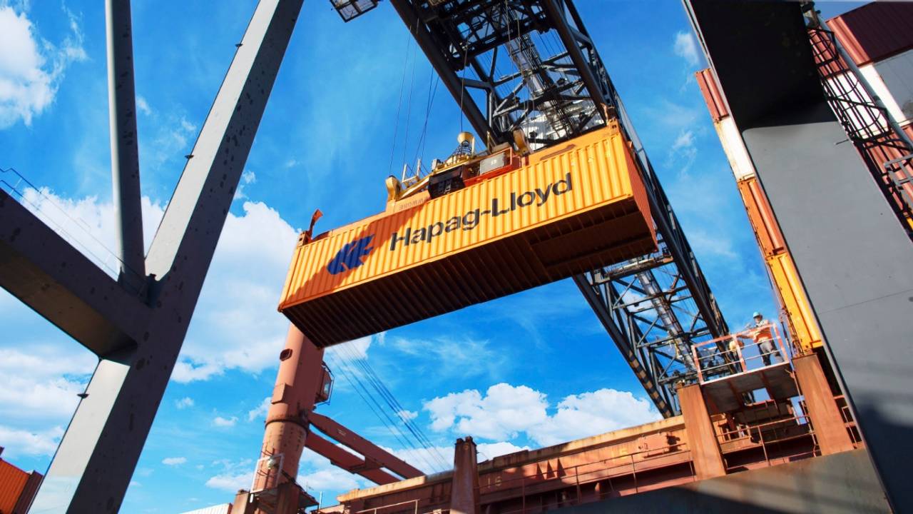 Hapag-Lloyd falls short of US$800 million profit in first half