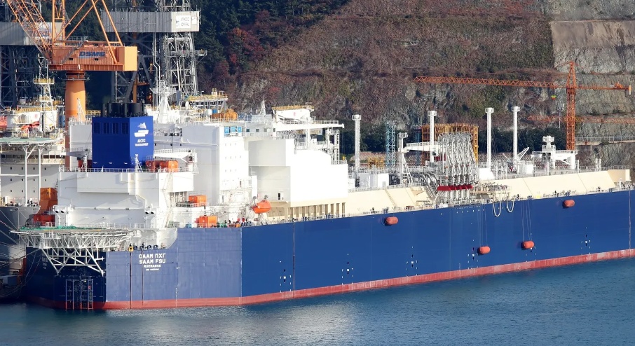 Sanctioned LNG carriers activate Saam FSU off the Kola Peninsula