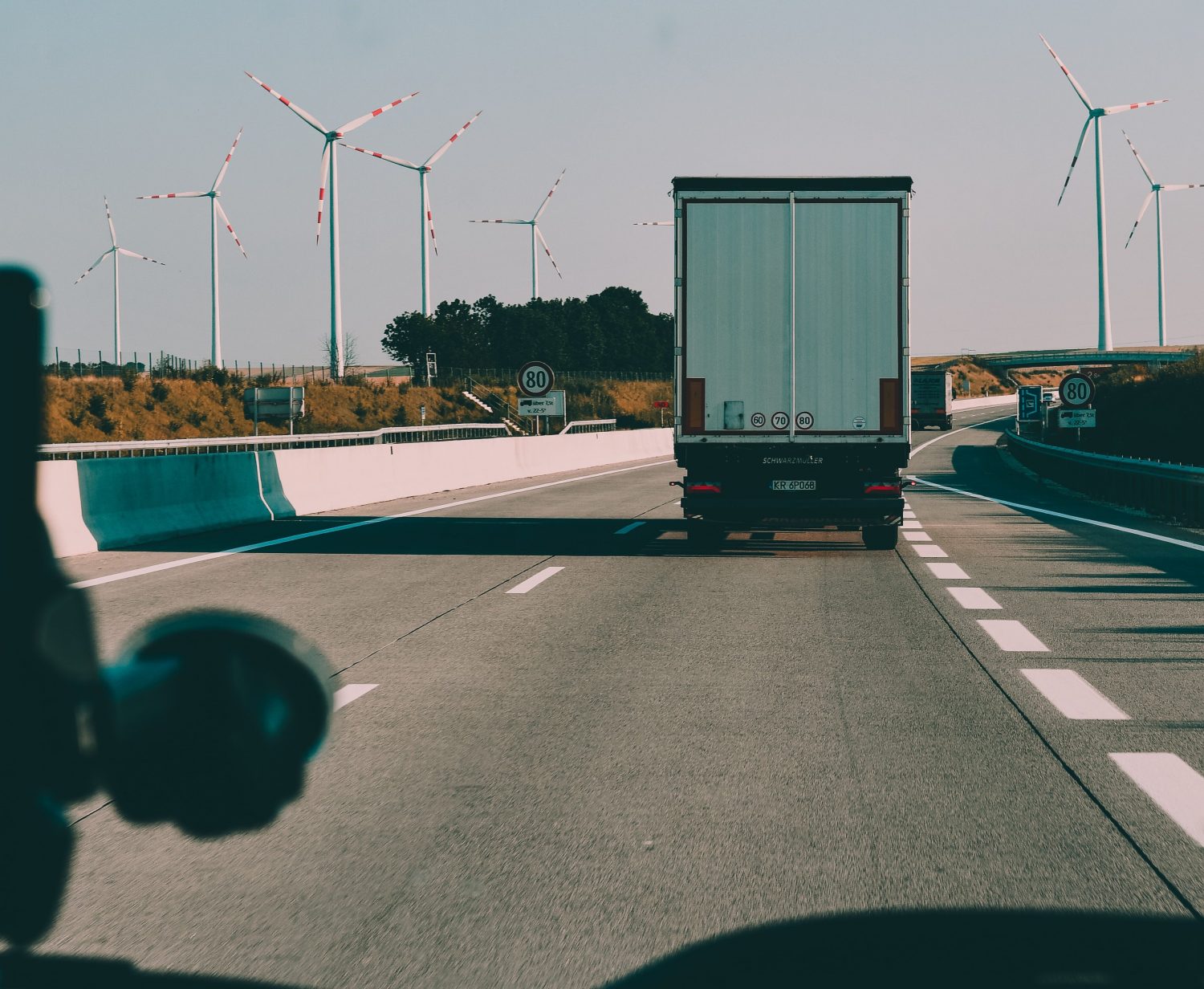 Überschwemmungen Krüppel export-import in Bangladesch als Haupt-highway Sümpfe