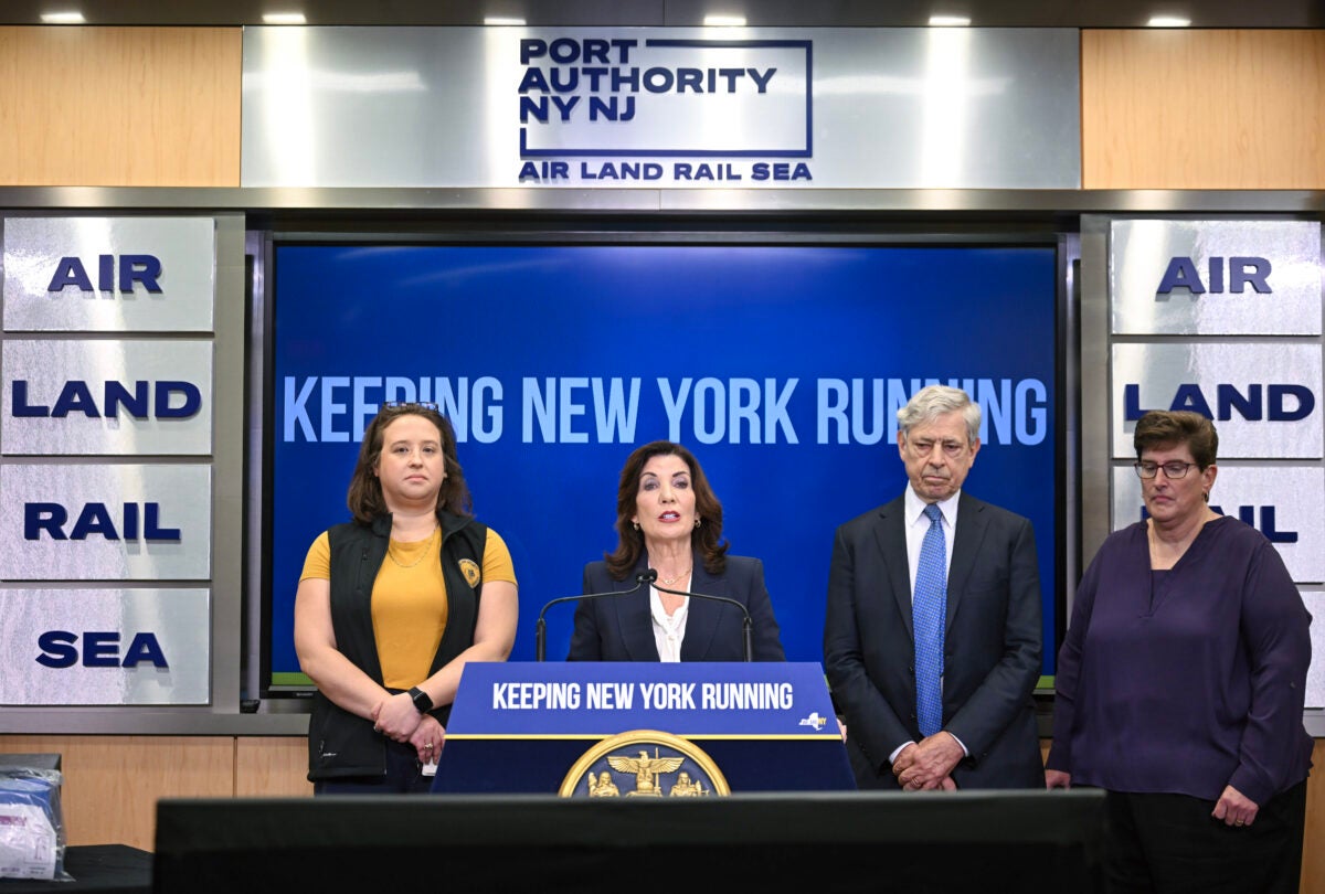 New York governor urges union, USMX to reach deal before port strike