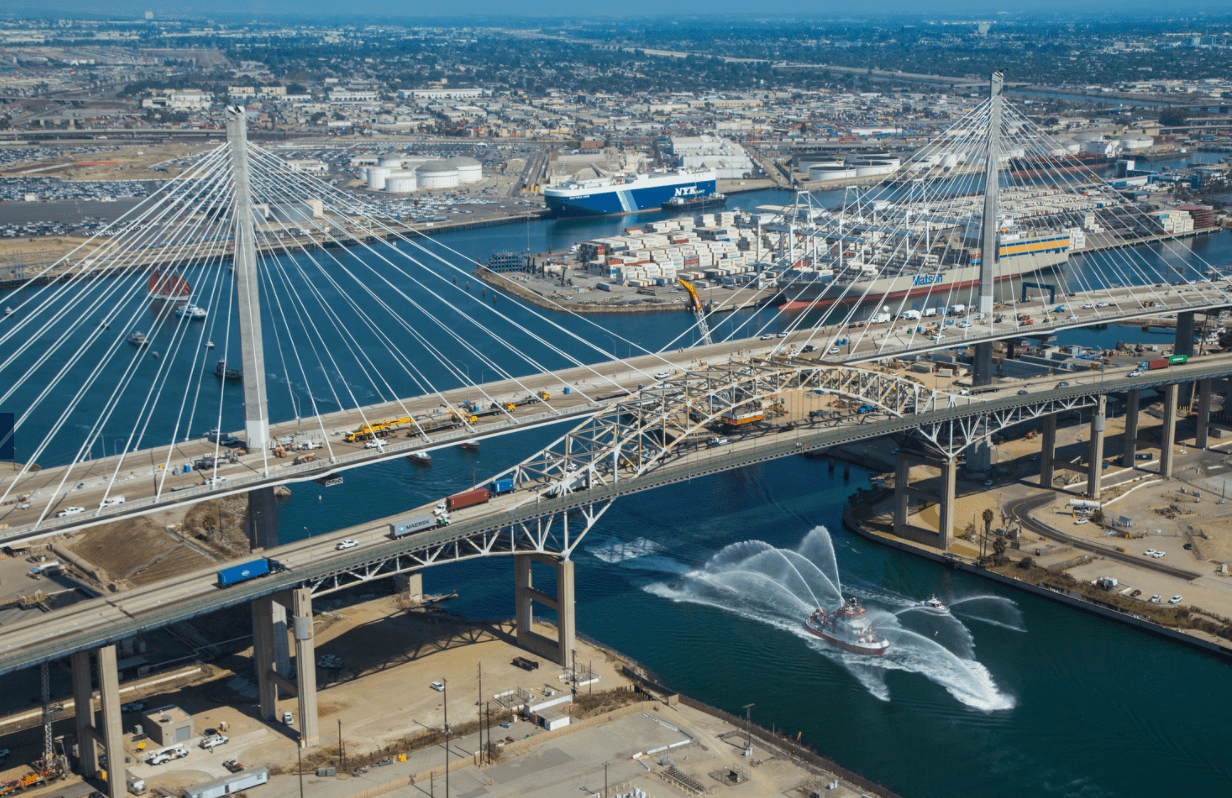 Terminal di Long Beach riaperti dopo incidente con incendio di batteria