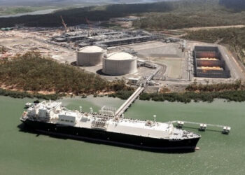 Chinese LNG Carrier Stranded, Disrupts Australian Terminal Exports