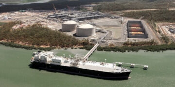 Chinese LNG Carrier Stranded, Disrupts Australian Terminal Exports