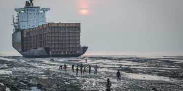 Norwegian Wealth Fund Commends Two Companies for Sustainable Practices in Ship Breaking