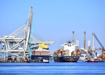Port of Rotterdam nears 7 million TEUs in first half