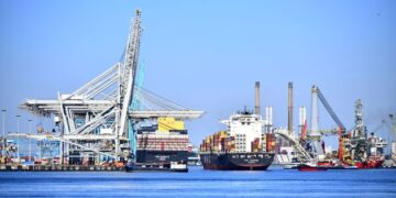 Port of Rotterdam nears 7 million TEUs in first half