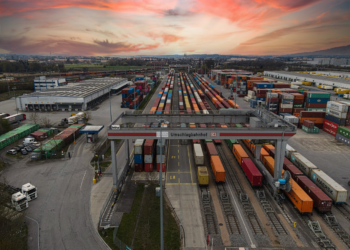 Improve Customer Satisfaction in Container Shipping with Better Tracking