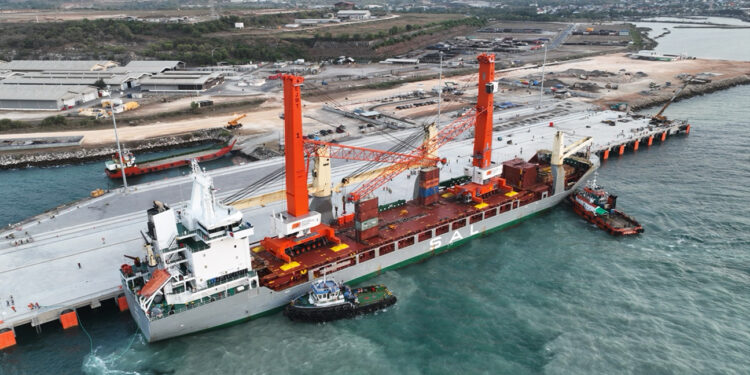 Indonesian ICTSI terminal takes delivery of two new mobile harbor cranes