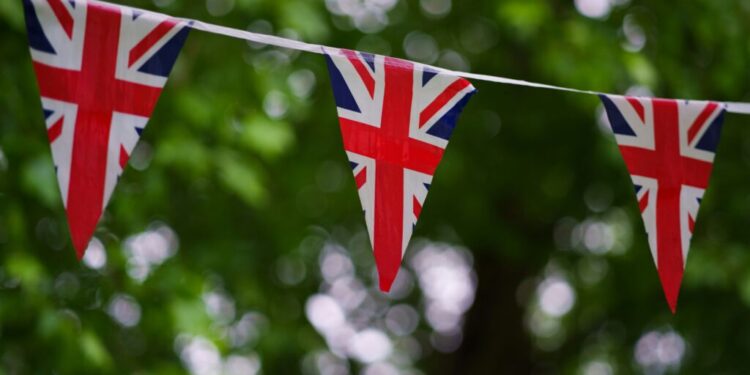 Why is the UK Scale-up Visa One Of The Best Options to Recruit Staff For Container Companies?: The Main Pros