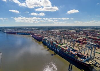 Analysis: Port poker and the East Coast dock strike