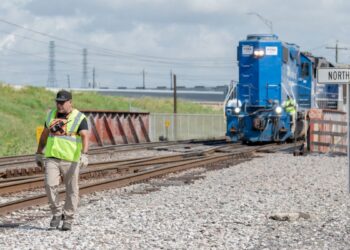 Buttigieg, Su urge 3 Class I freight railroads to guarantee paid sick leave