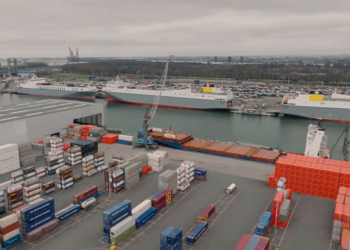 CLdN branches out into LoLo segment with new ship order