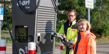 First e-truck charging station opens at Port of Hamburg