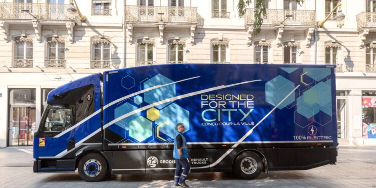 GEODIS begins trial for urban electric truck in partnership with Renault Trucks