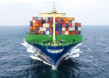 HMM follows MSC and CMA CGM, turning to pre-owned boxships