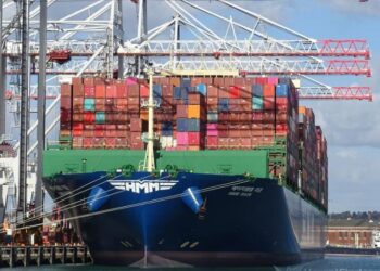 HMM purchasing five container vessels from Capital Group