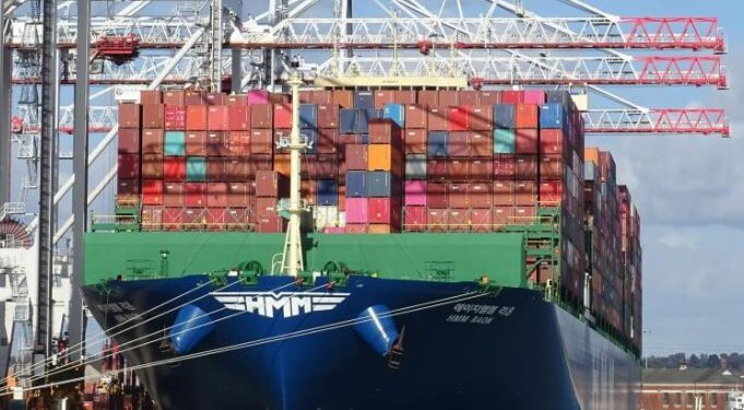 HMM purchasing five container vessels from Capital Group