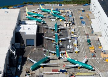 Machinists union head joins Boeing strike lines across Pacific Northwest