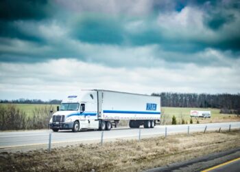 Marten, citing weak freight market, cuts base salaries of 6 top executives