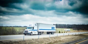 Marten, citing weak freight market, cuts base salaries of 6 top executives