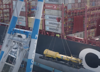 MSC moves 390-tonne hydraulic hammer from Rotterdam to Singapore