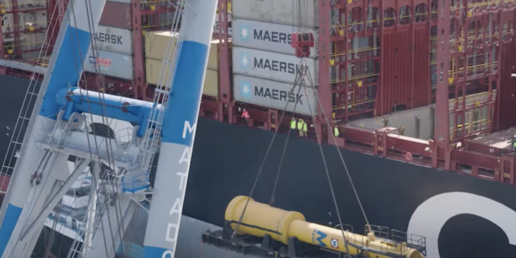MSC moves 390-tonne hydraulic hammer from Rotterdam to Singapore