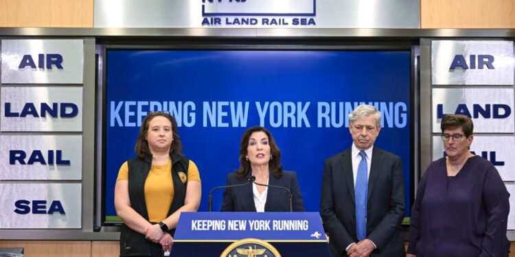 New York governor urges union, USMX to reach deal before port strike