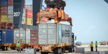 Poll by US Chamber finds voters want Biden to halt potential port strike