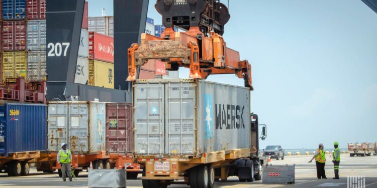 Poll by US Chamber finds voters want Biden to halt potential port strike