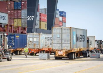 Port employers seek NLRB injunction against longshore union