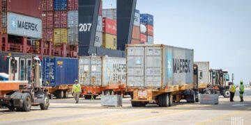 Port employers seek NLRB injunction against longshore union