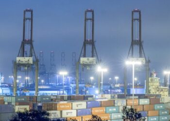 Port of Los Angeles sees busiest month outside pandemic