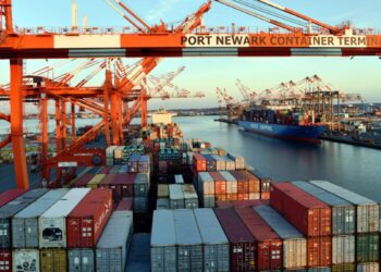 Republicans push Biden to intervene if dockworkers strike