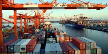 Republicans push Biden to intervene if dockworkers strike