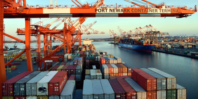 Republicans push Biden to intervene if dockworkers strike