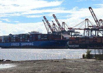 Shippers race ahead of port strike deadline