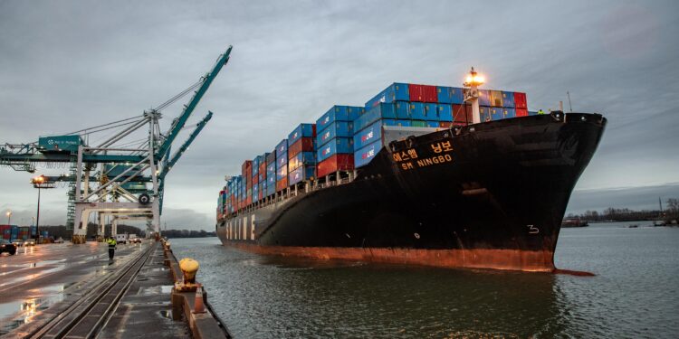 Stakeholder coalition joins Port of Portland to maintain container service at Terminal 6
