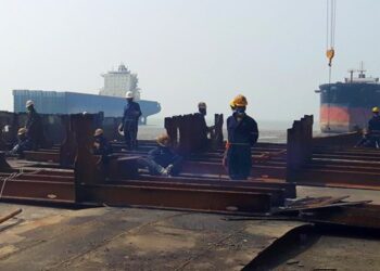 Strong dry bulk market fuels 42% drop in ship recycling