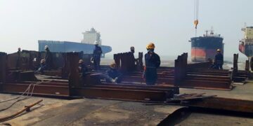 Strong dry bulk market fuels 42% drop in ship recycling