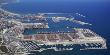 Trade Routes in Turmoil: Valencia capitalizes on vessel re-routings, Gulf ports under pressure