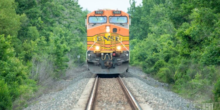 Unions warn regulators cost cuts at BNSF are risky