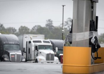 1 in 6 Florida gas stations already out of gas as Hurricane Milton nears