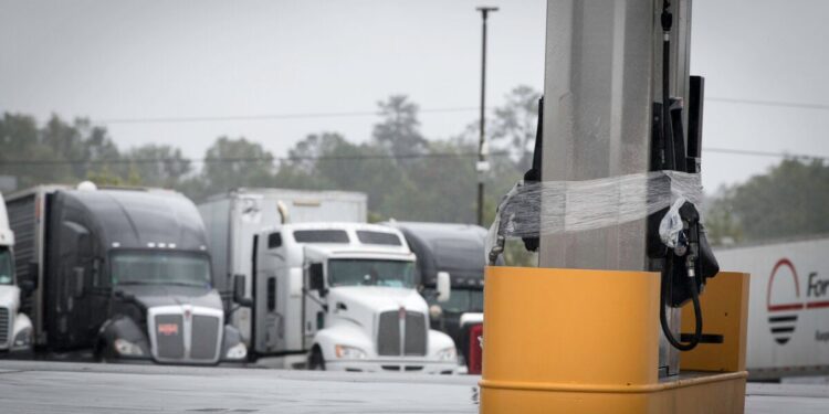 1 in 6 Florida gas stations already out of gas as Hurricane Milton nears