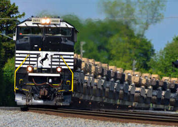 Norfolk Southern extends gains in earnings, operating ratio