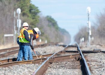 Bill would place rail yardmasters under hours-of-service law