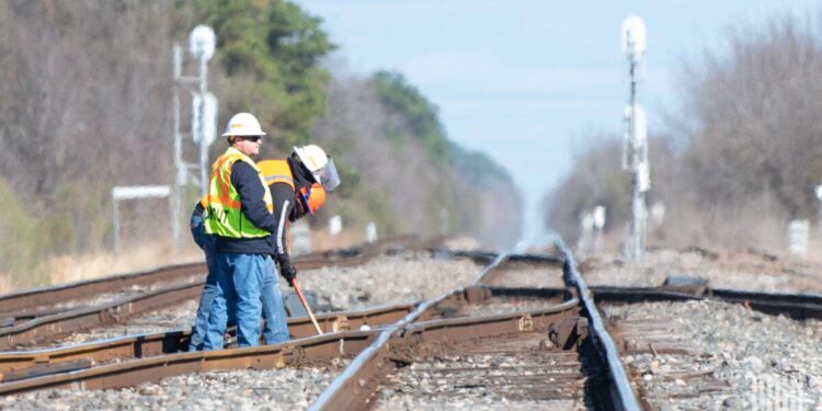 Bill would place rail yardmasters under hours-of-service law