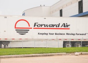 Chorus of investors calling on Forward Air to consider a sale grows