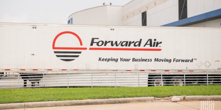Chorus of investors calling on Forward Air to consider a sale grows